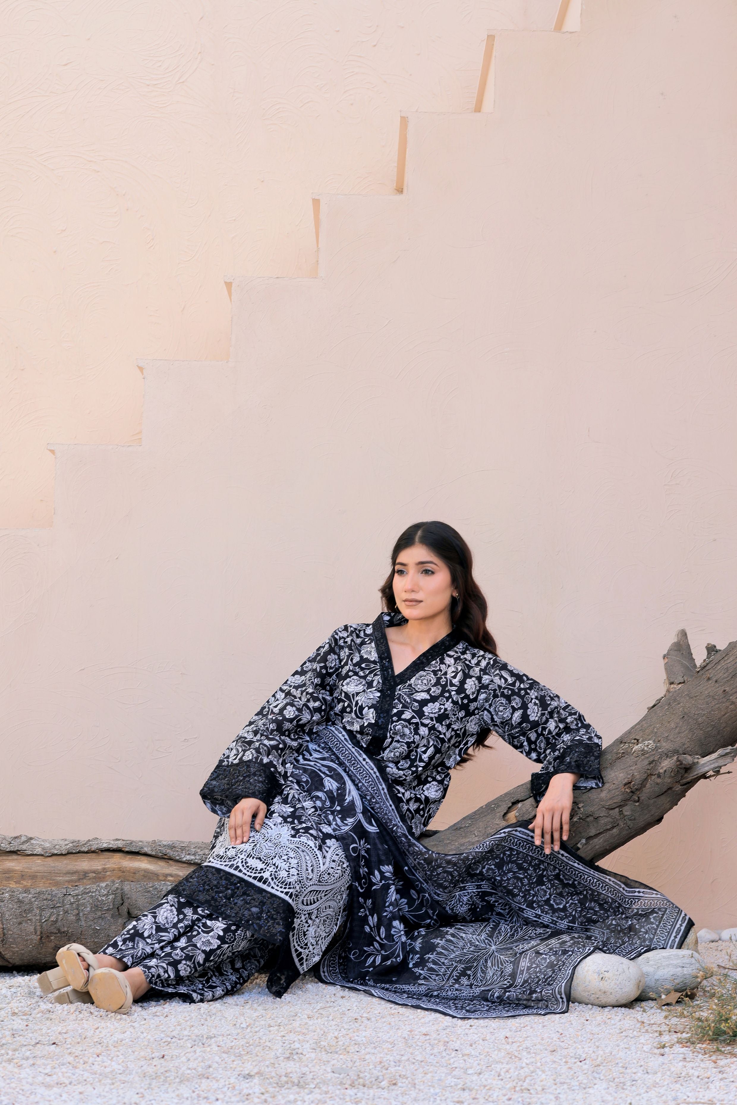 Lawn Shirt with Embroidery Patch Munar Silk Dupatta 3 PC Stitched Suit