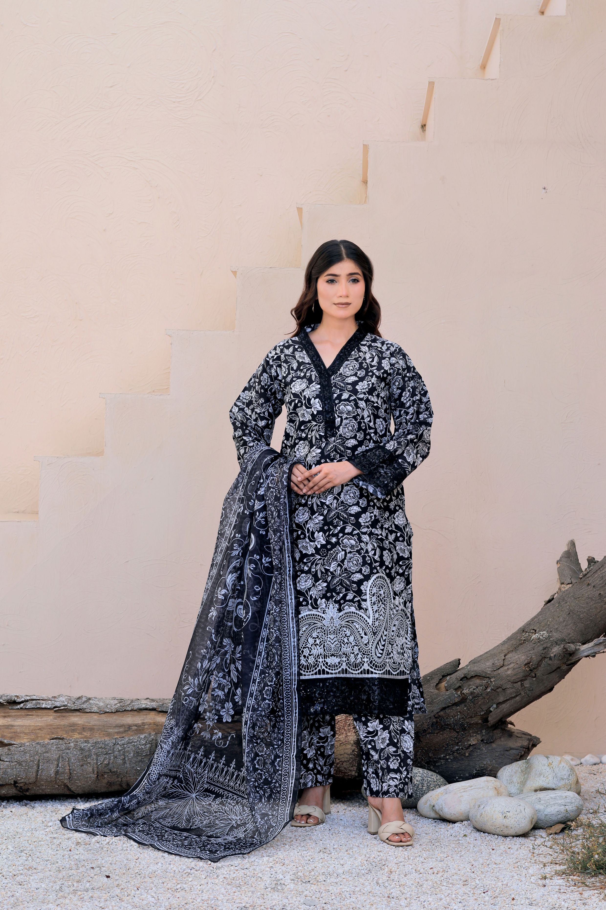 Lawn Shirt with Embroidery Patch Munar Silk Dupatta 3 PC Stitched Suit