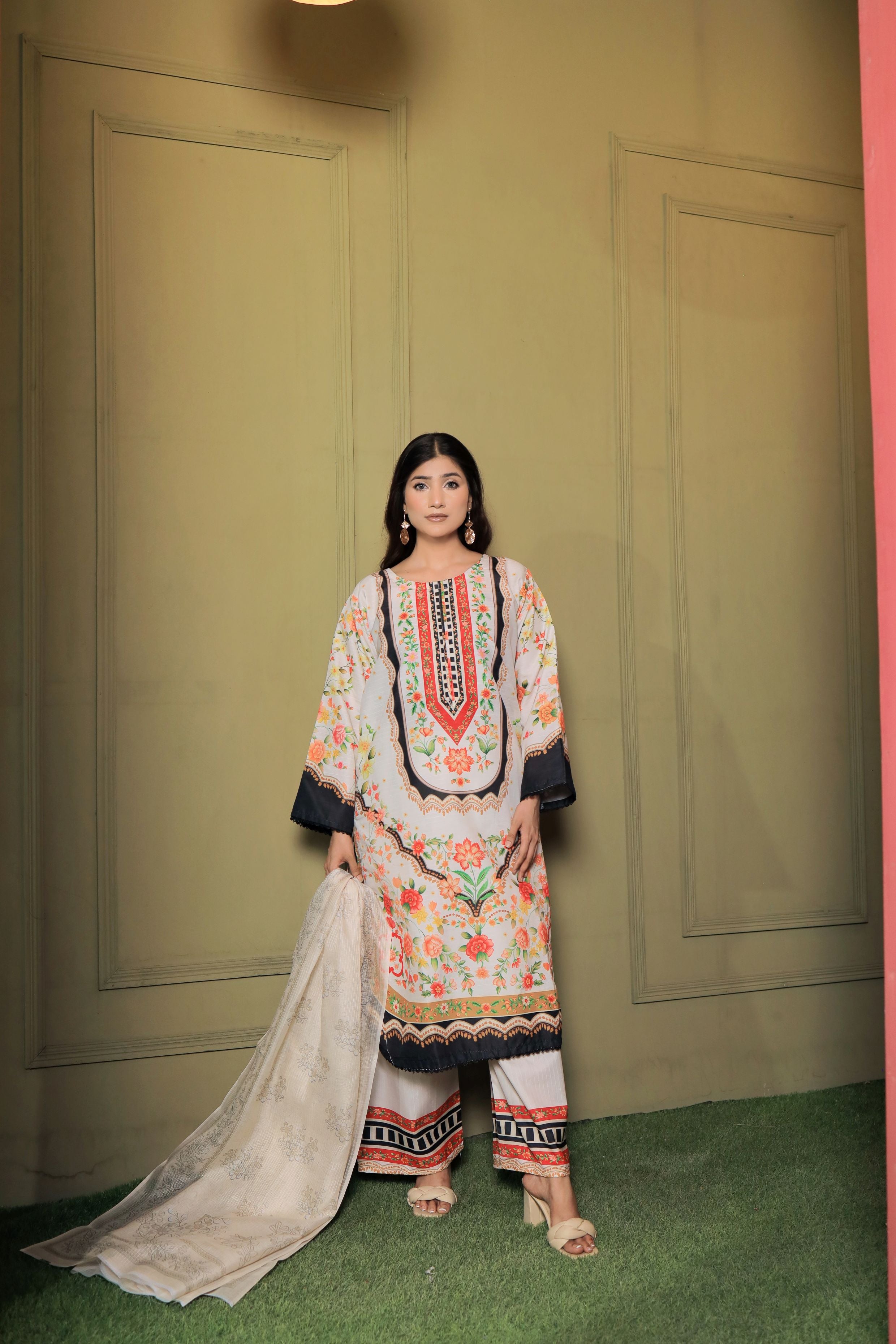 Khadar Slab Shirt Trozer Munar Silk Dupatta 3 PC Stitched Suit