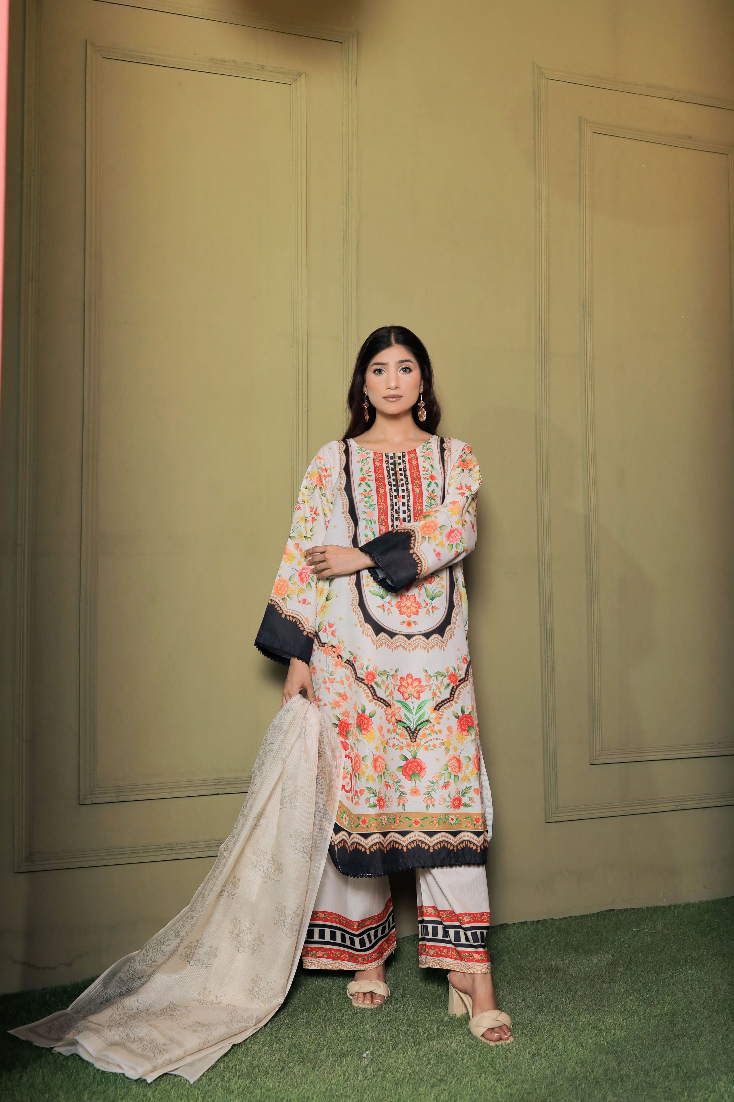 Khadar Slab Shirt Trozer Munar Silk Dupatta 3 PC Stitched Suit